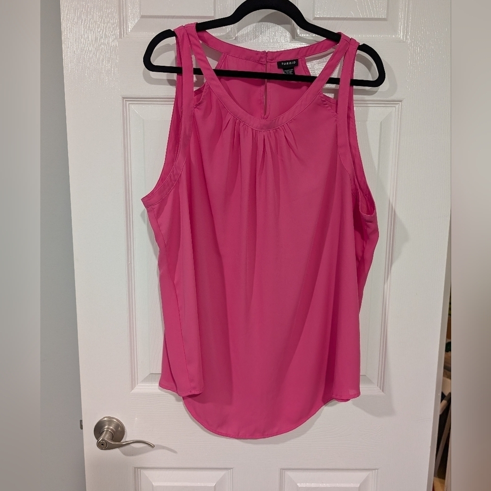 Torrid Pink Sleeveless Cut Out High Neck Georgette Tank is Size 2 (18/20)